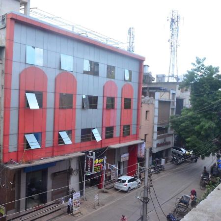 Hotel Poonam Rāipur Dış mekan fotoğraf