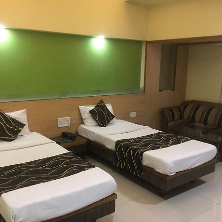 Hotel Poonam Rāipur Dış mekan fotoğraf