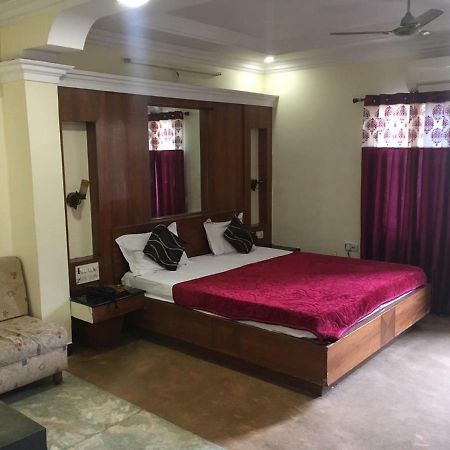 Hotel Poonam Rāipur Dış mekan fotoğraf