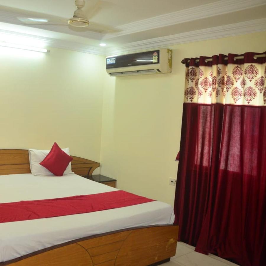 Hotel Poonam Rāipur Dış mekan fotoğraf