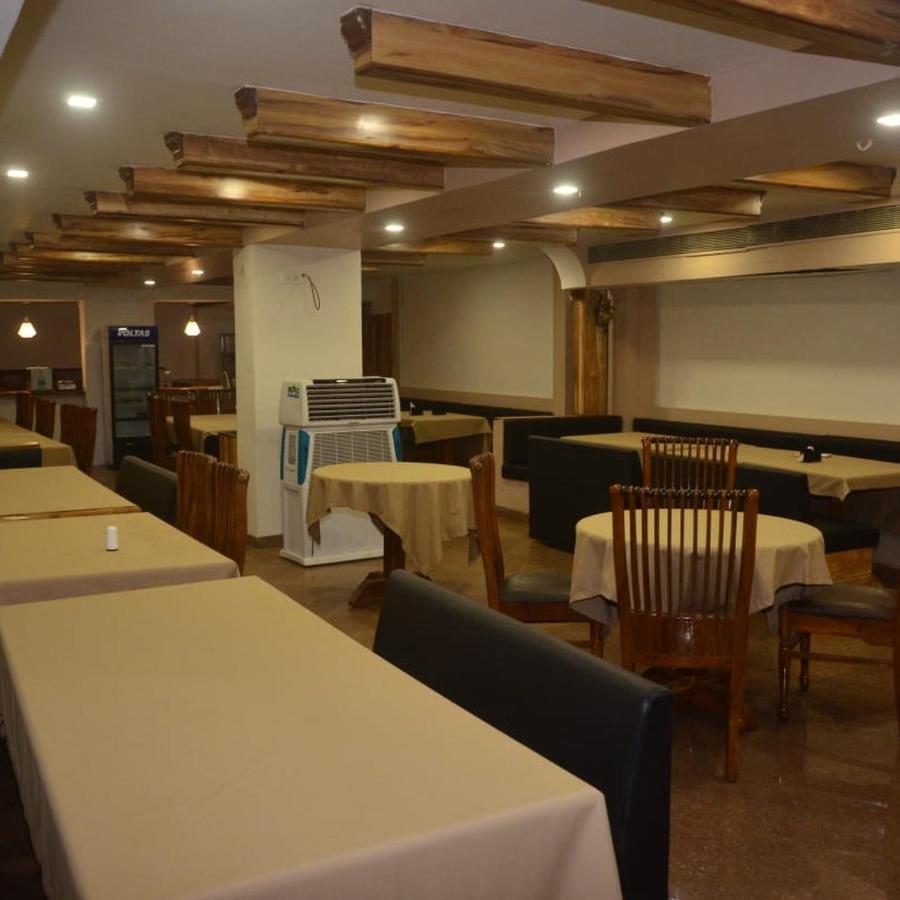 Hotel Poonam Rāipur Dış mekan fotoğraf
