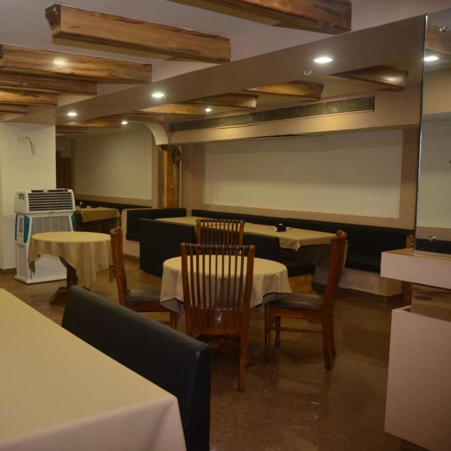 Hotel Poonam Rāipur Dış mekan fotoğraf