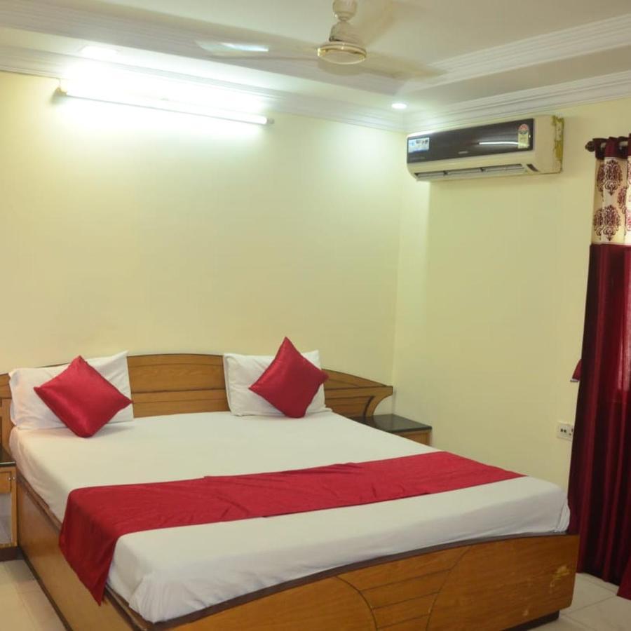 Hotel Poonam Rāipur Dış mekan fotoğraf