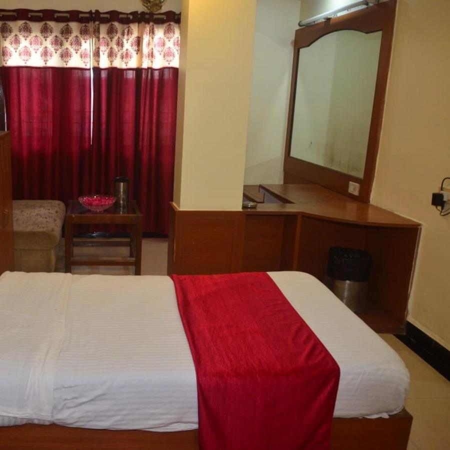 Hotel Poonam Rāipur Dış mekan fotoğraf