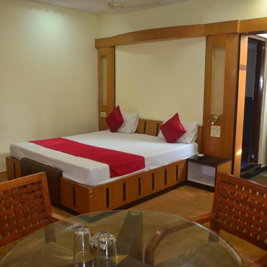 Hotel Poonam Rāipur Dış mekan fotoğraf