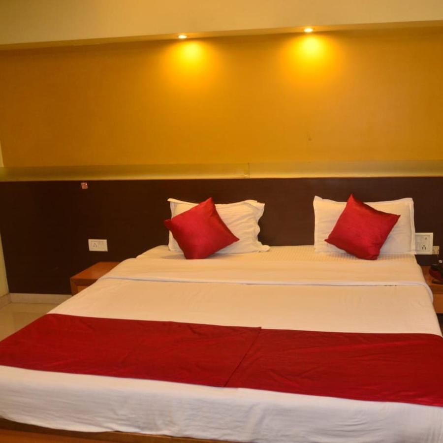 Hotel Poonam Rāipur Dış mekan fotoğraf