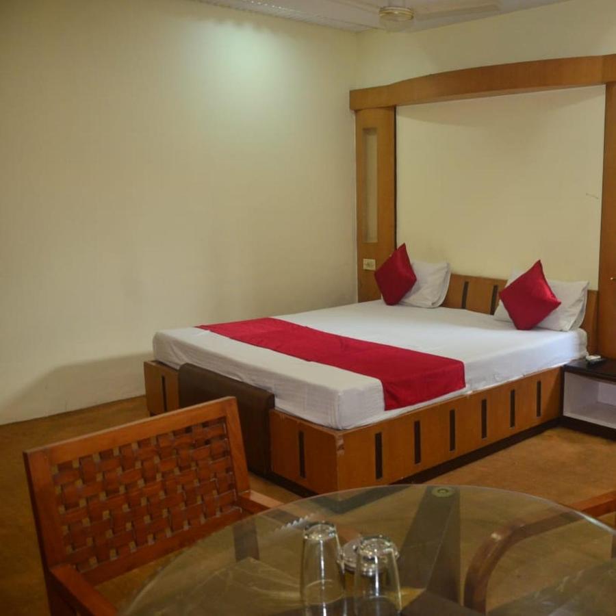 Hotel Poonam Rāipur Dış mekan fotoğraf