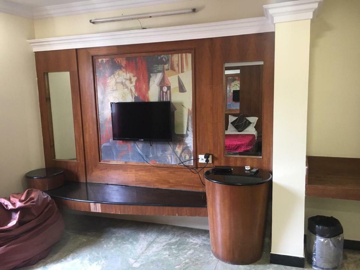 Hotel Poonam Rāipur Dış mekan fotoğraf